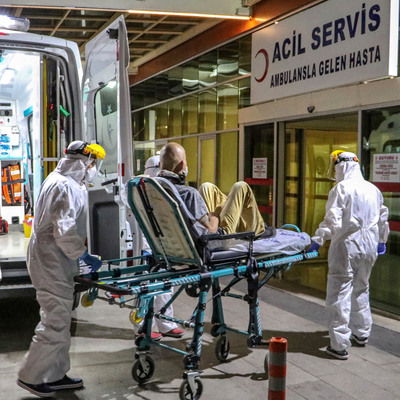 Korona şüphelisine anbean müdahale görüntülendi!