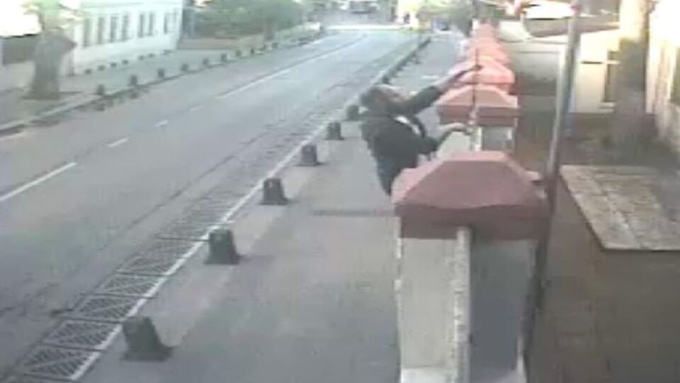 Kilise haçını söken kişinin sabıkası kabarık