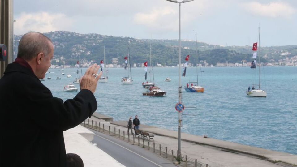 Cumhurbaşkanı Erdoğan'dan saygı geçişine selam