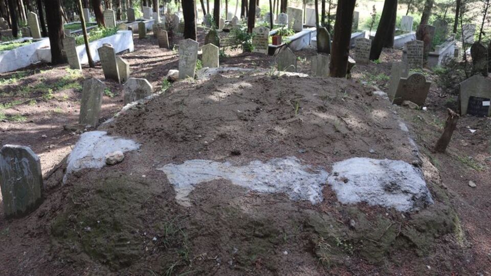 Mezarlıkta neler oluyor?