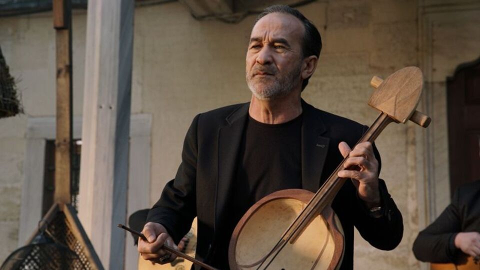 Kazak sanatçı Fetih Marşı'nı seslendirdi!