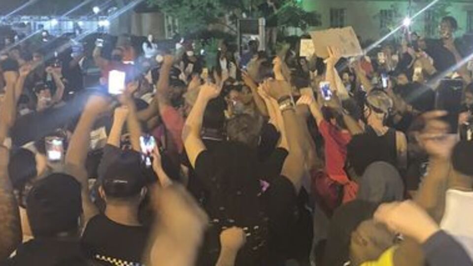 ABD'de polis karşıtı gösteride ateş açıldı!