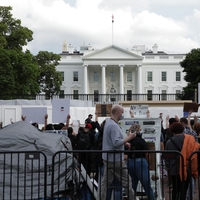 ABD ayakta: Beyaz Saray tecrit altına alındı