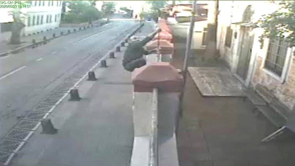 Kilise saldırganı hakkında yakalama kararı