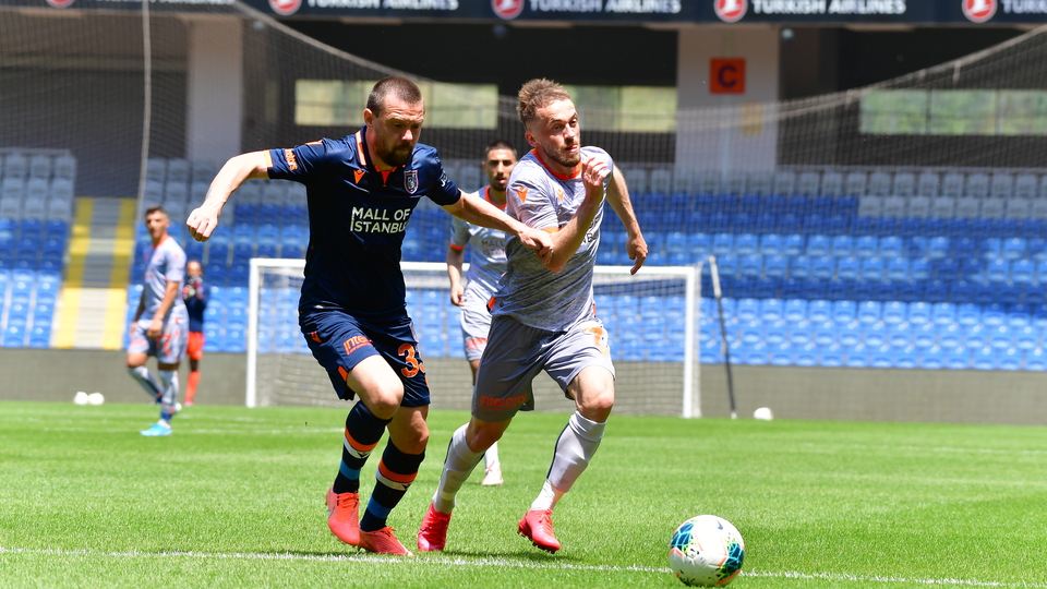 Başakşehir çift kale maçla hazırlandı