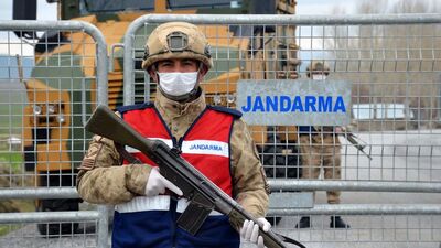 Bir apartman karantinada