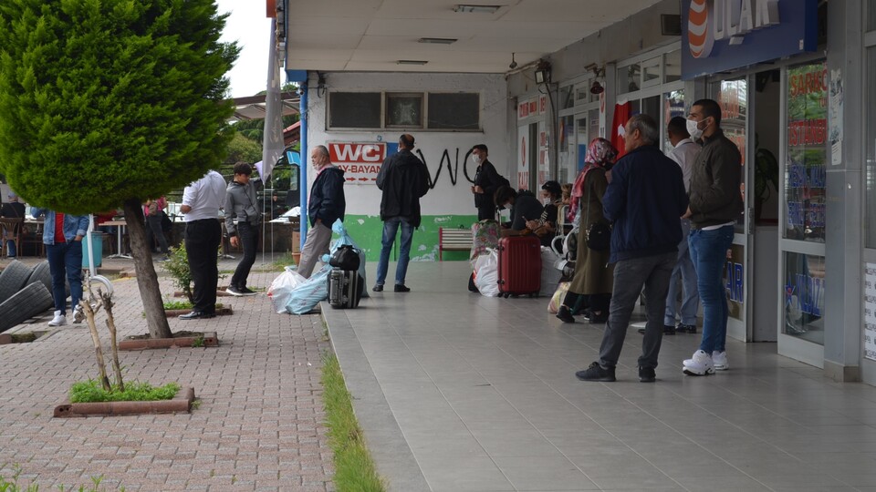 Kısıtlama kalktı! Akın akın İstanbul'a geliyorlar!