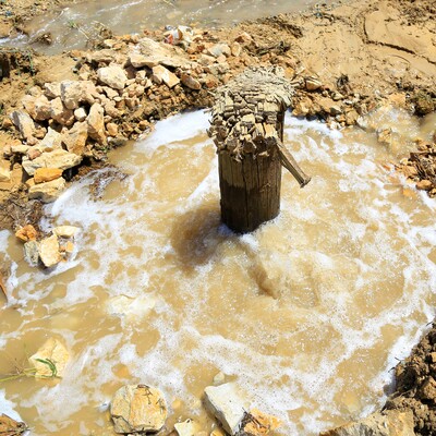 Bahçeye sondaj vurdurdu, tatlı su ararken buldu!