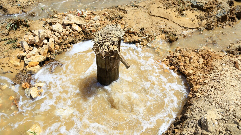 Bahçeye sondaj vurdurdu, tatlı su ararken buldu!