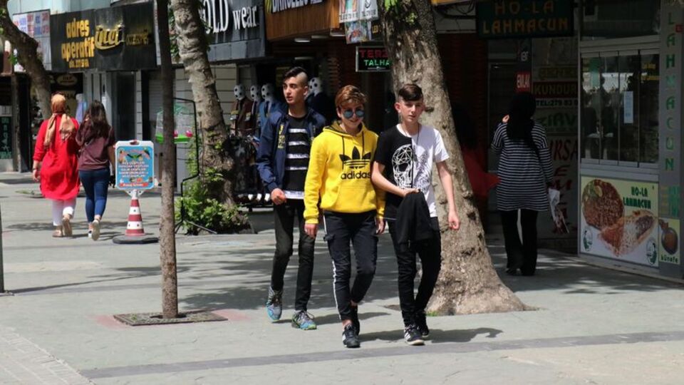 18 yaş altı seyahat ve sokağa çıkma izni