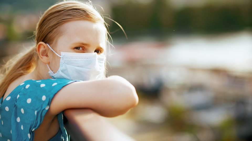 Güneşli günlerde çocuğunuzu balkona çıkarın