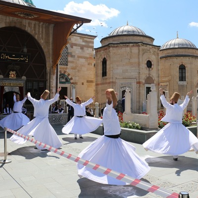 Yeni normale Sema gösterisi ile başladılar