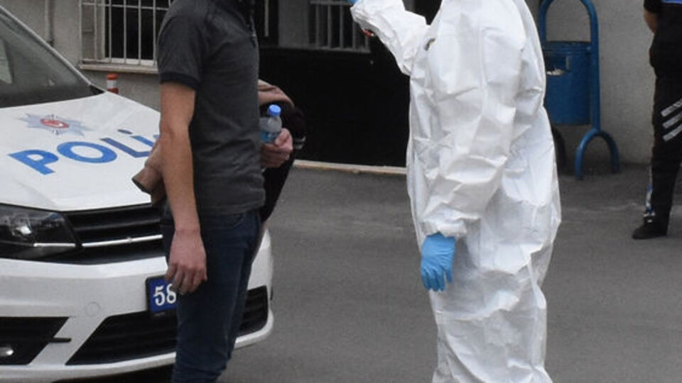 Ateşi 39 çıktı! Polis herkesi uyardı: "Yakınından geçmeyin!"