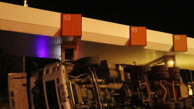 Karbondioksit yüklü tanker devrildi