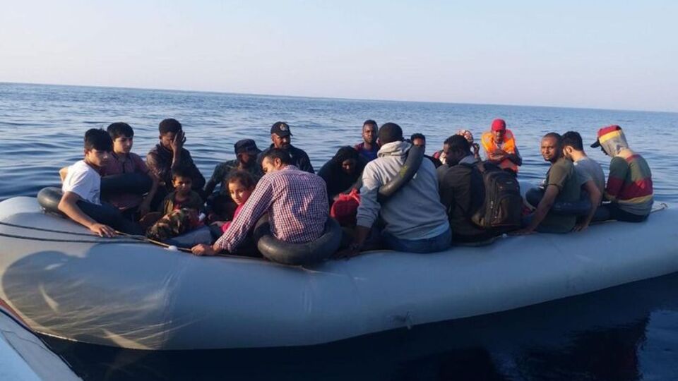 Didim açıklarında 43 kaçak göçmen yakalandı