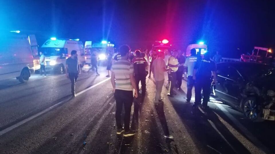 Adana'da feci kaza! 1'i ağır 10 yaralı