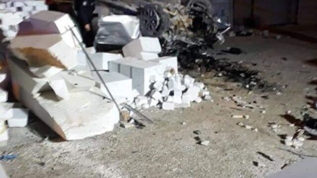 Otomobil fabrikaya daldı: 1 ölü, 3 yaralı