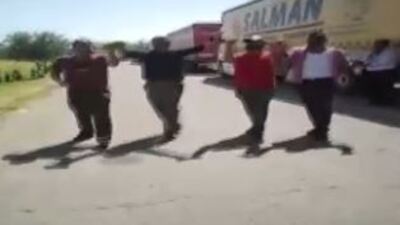 TIR şoförleri sınır kapısında halay çekti!