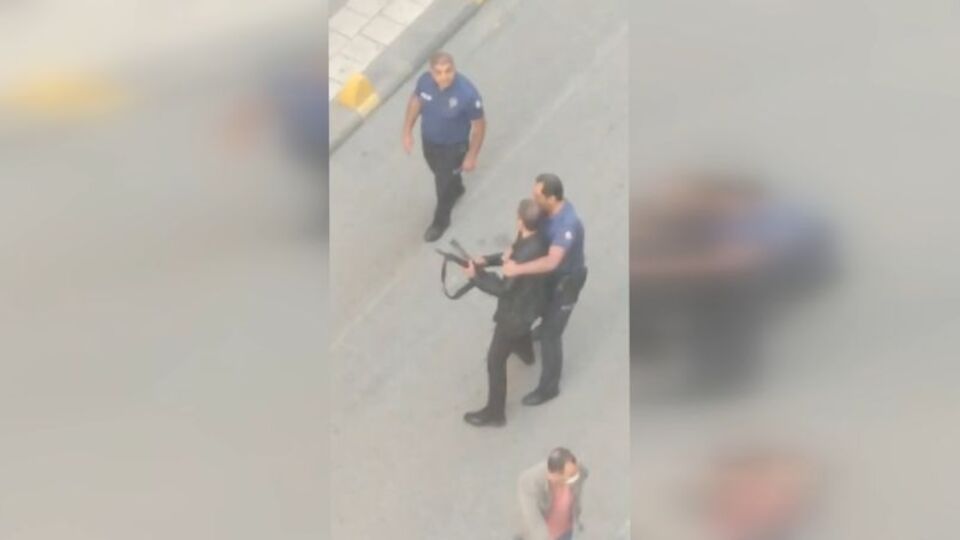 Dehşet anları! İş yerine tüfekle ateş açtı