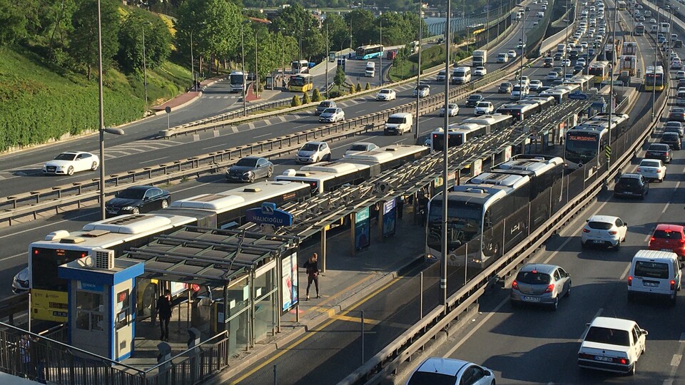 İstanbul trafiğinde dikkat çeken yoğunluk!