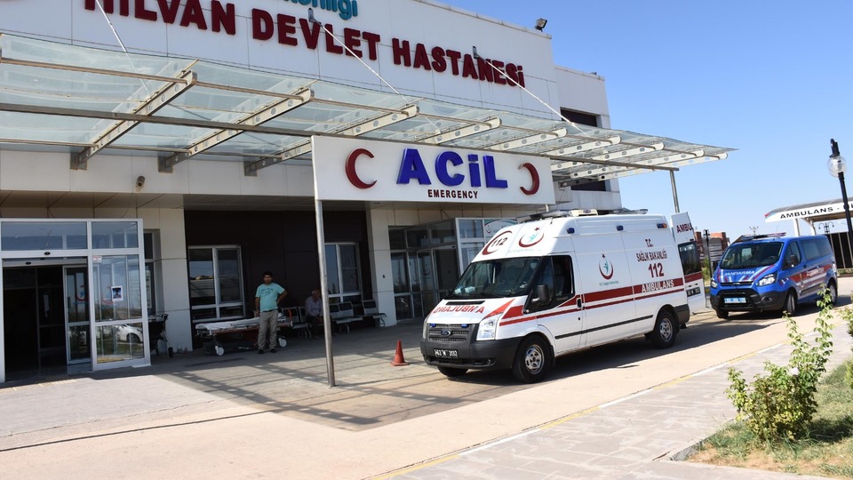 TIR ile otomobil çarpıştı: 1 ölü, 4 yaralı!