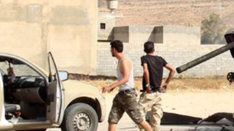 Libya ordusu, Terhune'yi kuşatıyor