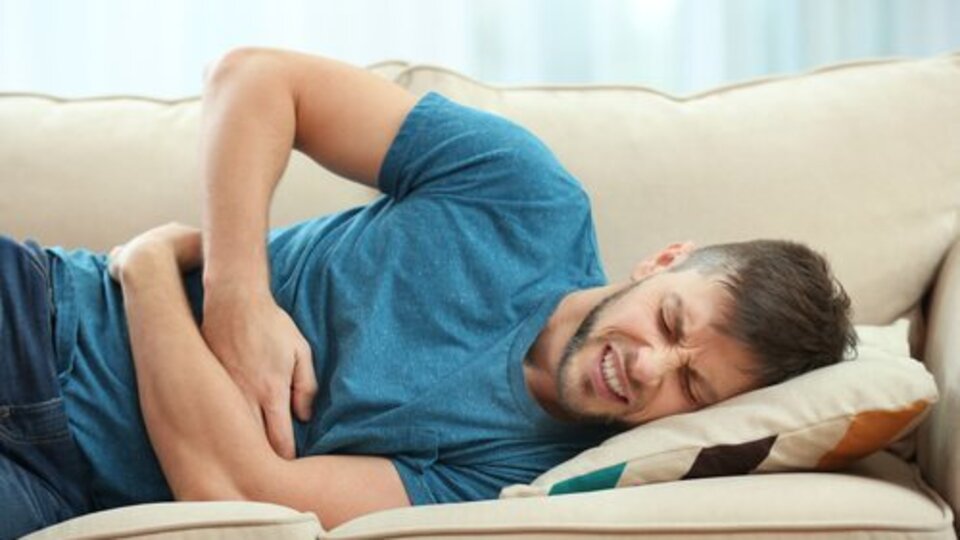 Mide ağrısında tehlike arz eden belirtiler