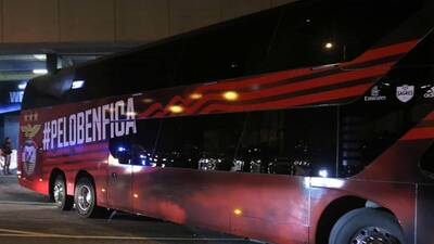 Taşlı saldırıda iki futbolcu yaralandı