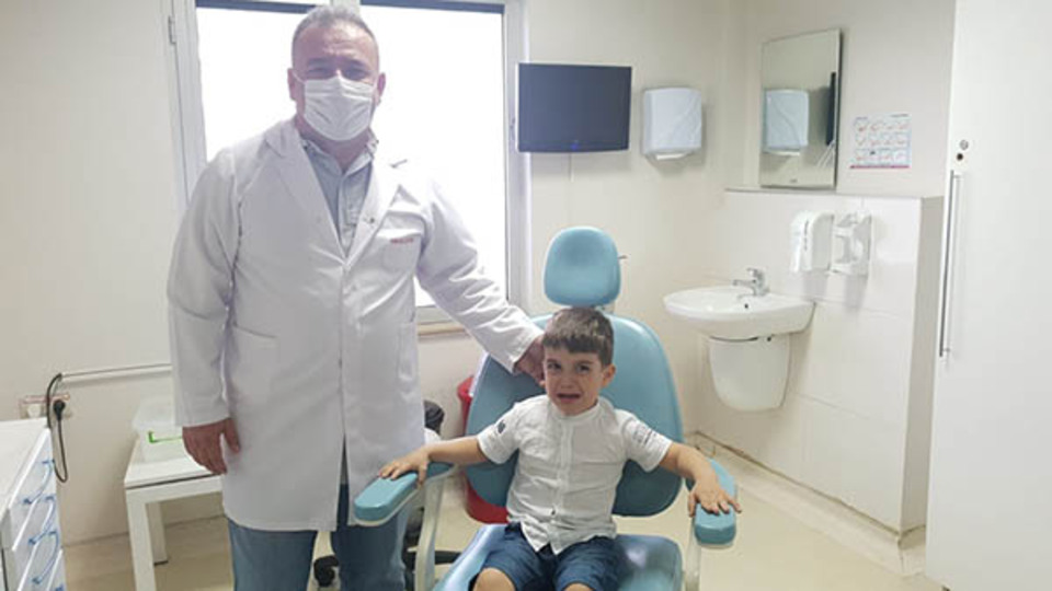 Suriyeli çocuğa biyonik kulak