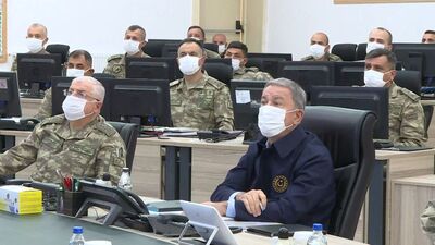 Bakan Akar ve komutanlar sınırda!