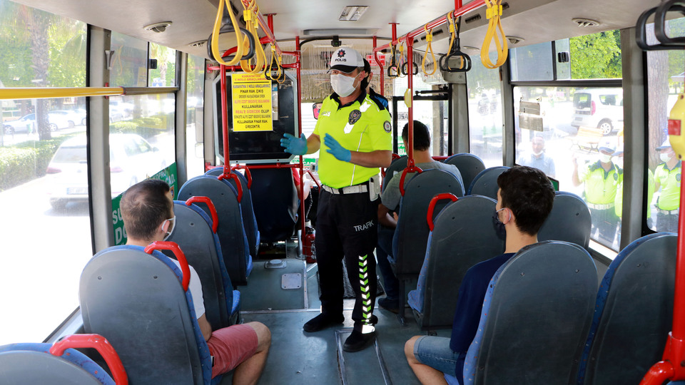 Halk otobüsünde korona paniği!
