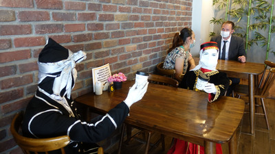 Cansız mankenle sosyal mesafe önlemi