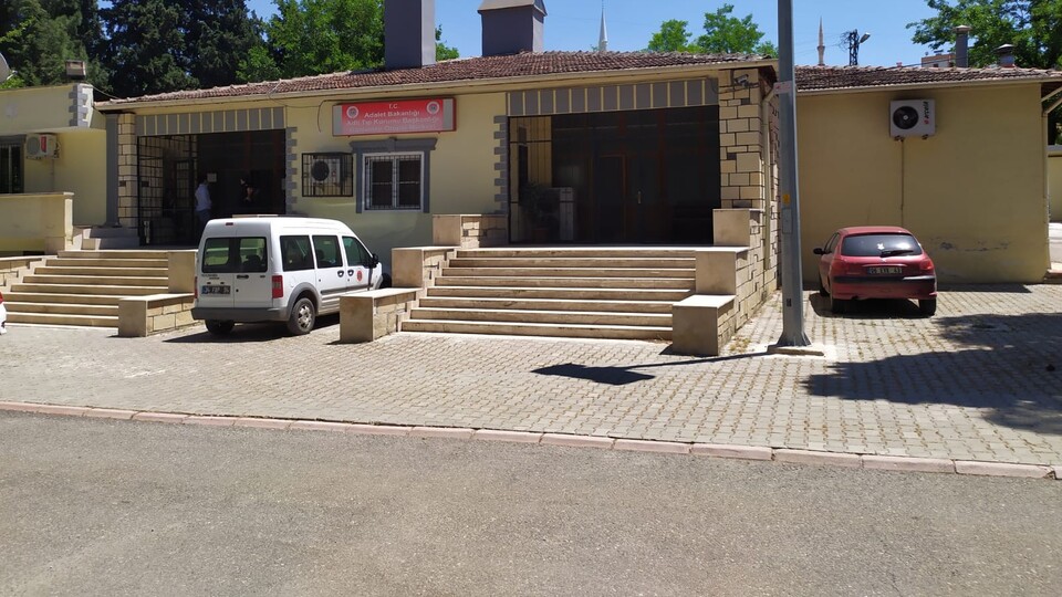 İş adamı, iki kadının bıçaklı saldırısında öldü!