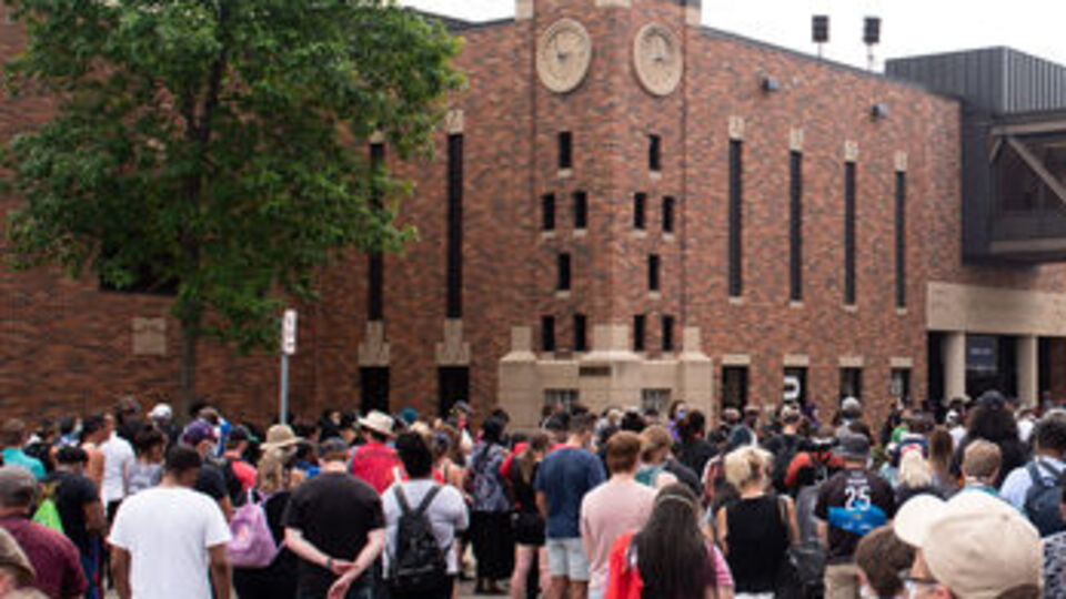 Floyd için ilk cenaze töreni