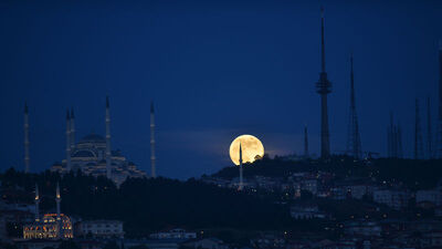 'Çilek Ay Tutulması' kartpostallık manzara oluşturdu