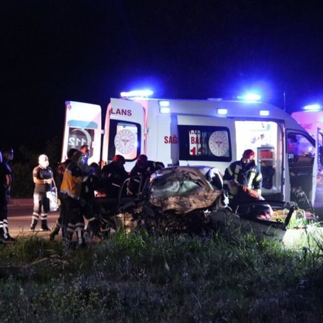 Manisa'da feci kaza! Ölü ve yaralılar var