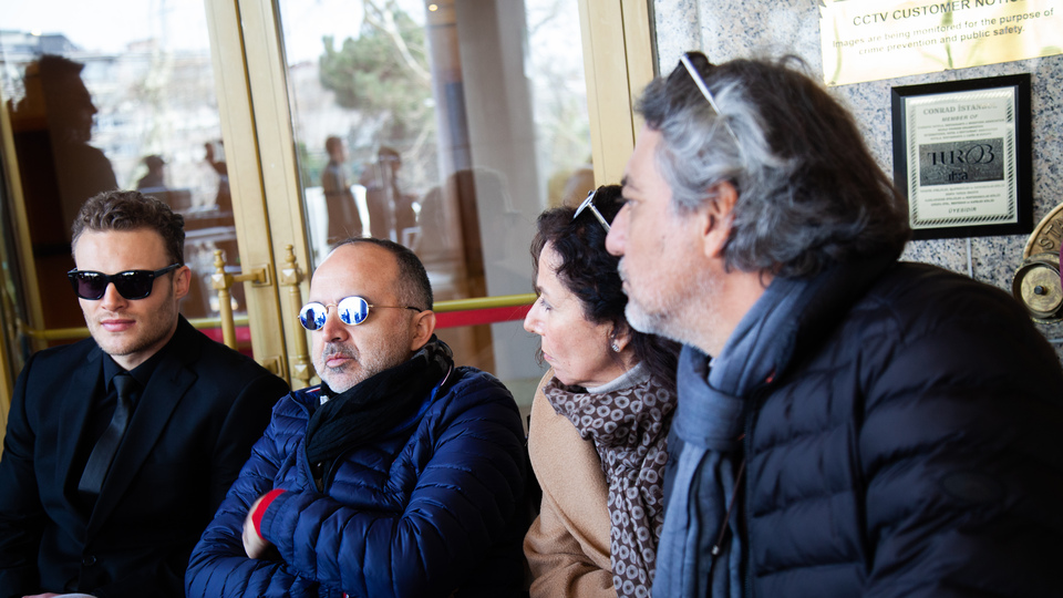 Yarım kalan filme başlanıyor