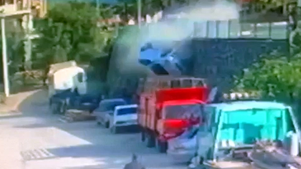 Korkunç kaza! 5 metrelik istinat duvarından düştü!