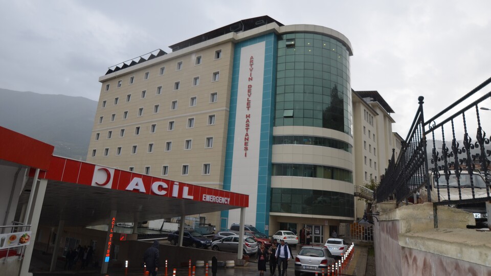 Yakıt tankeri dereye yuvarlandı: 1 ölü, 1 yaralı!