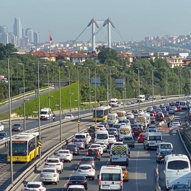 Trafik yüzde 38, metrobüsler yoğun