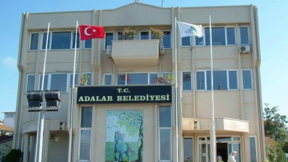 Adalar Belediyesi'ne pompalı saldırı!