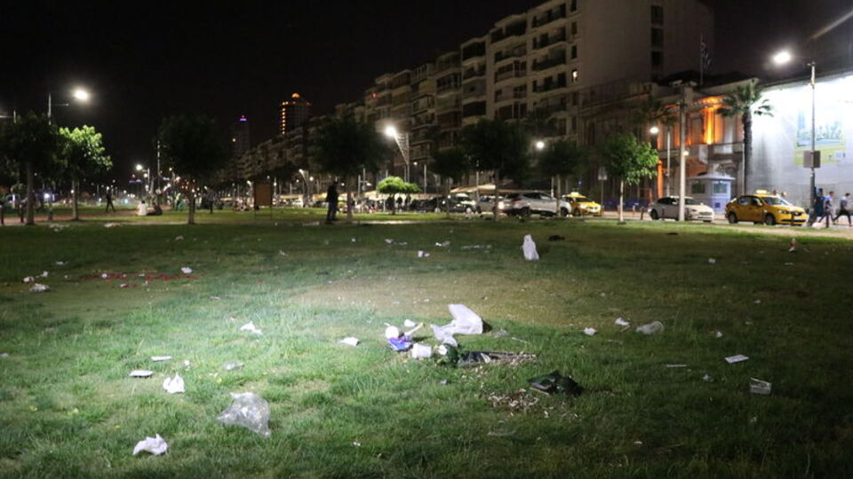 Kısıtlamanın ardından 'kordon'u çöplüğe çevirdiler!