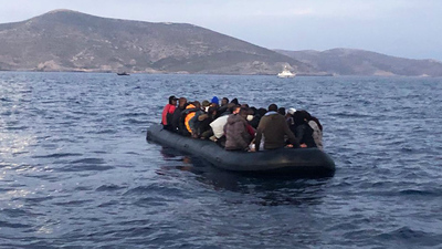 Türk kara sularına geri itilen göçmenler kurtarıldı!