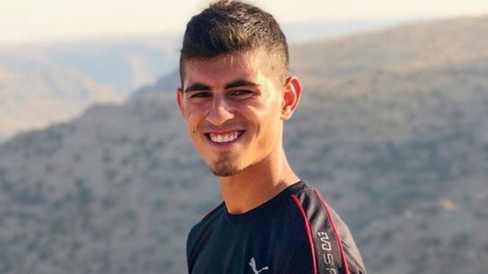 Serinlemek için çaya giren gençten acı haber