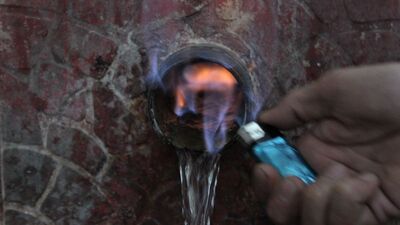 Görenler gözlerine inanamıyor! Alev alev yanan çeşme!