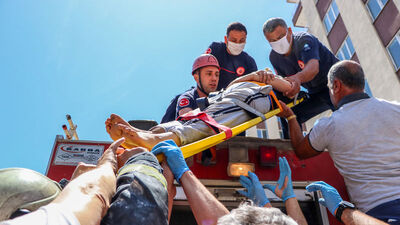 Hamile kadın pencere siliyordu! Feci olay!