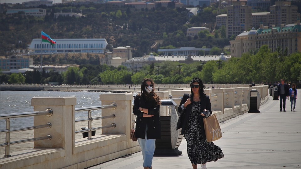 Vakaların artığı Azerbaycan'da karantina süresi uzatıldı!