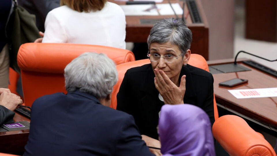 HDP'li Leyla Güven tahliye edildi