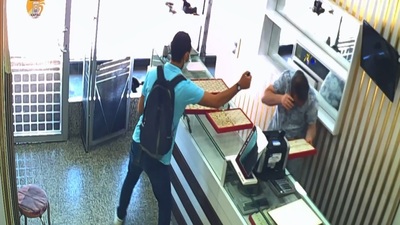 Biber gazı ile soygun! Yüzük tablasını böyle çaldı!