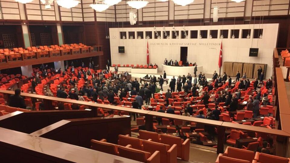TBMM'de milletvekilleri arasında kavga